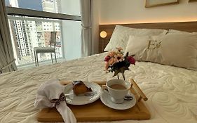Essenza Manhattan Olive Green Luxury Studio /Centro Curitiba